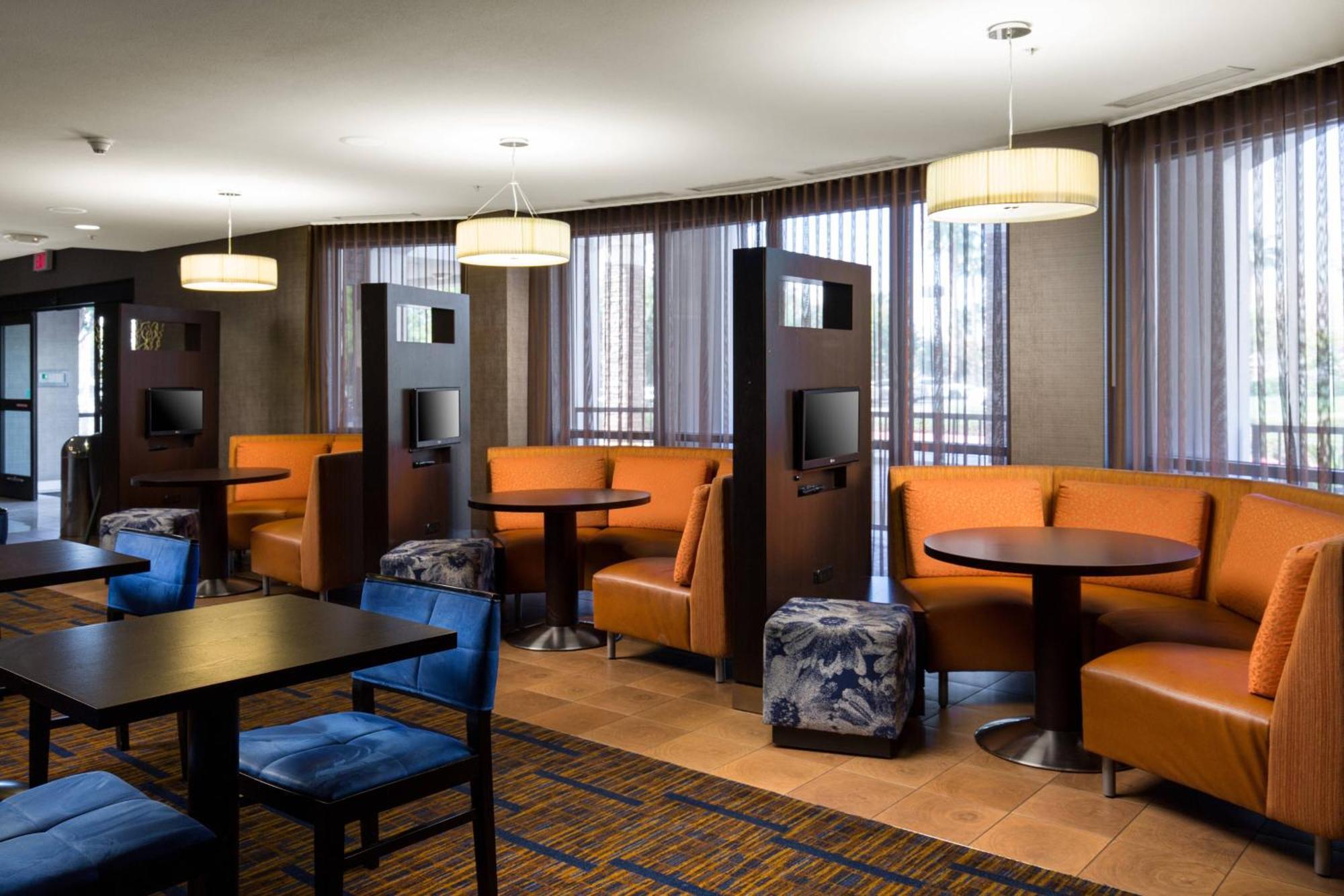 Courtyard By Marriott Ontario Hotel 3*