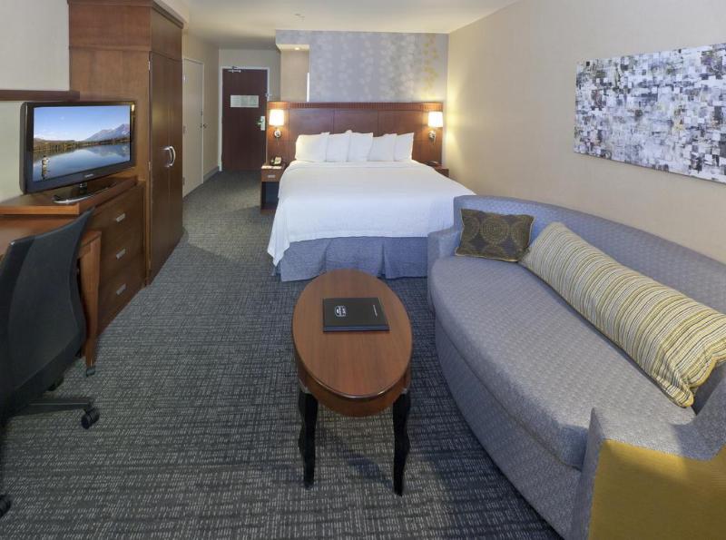 Courtyard By Marriott Ontario 3*