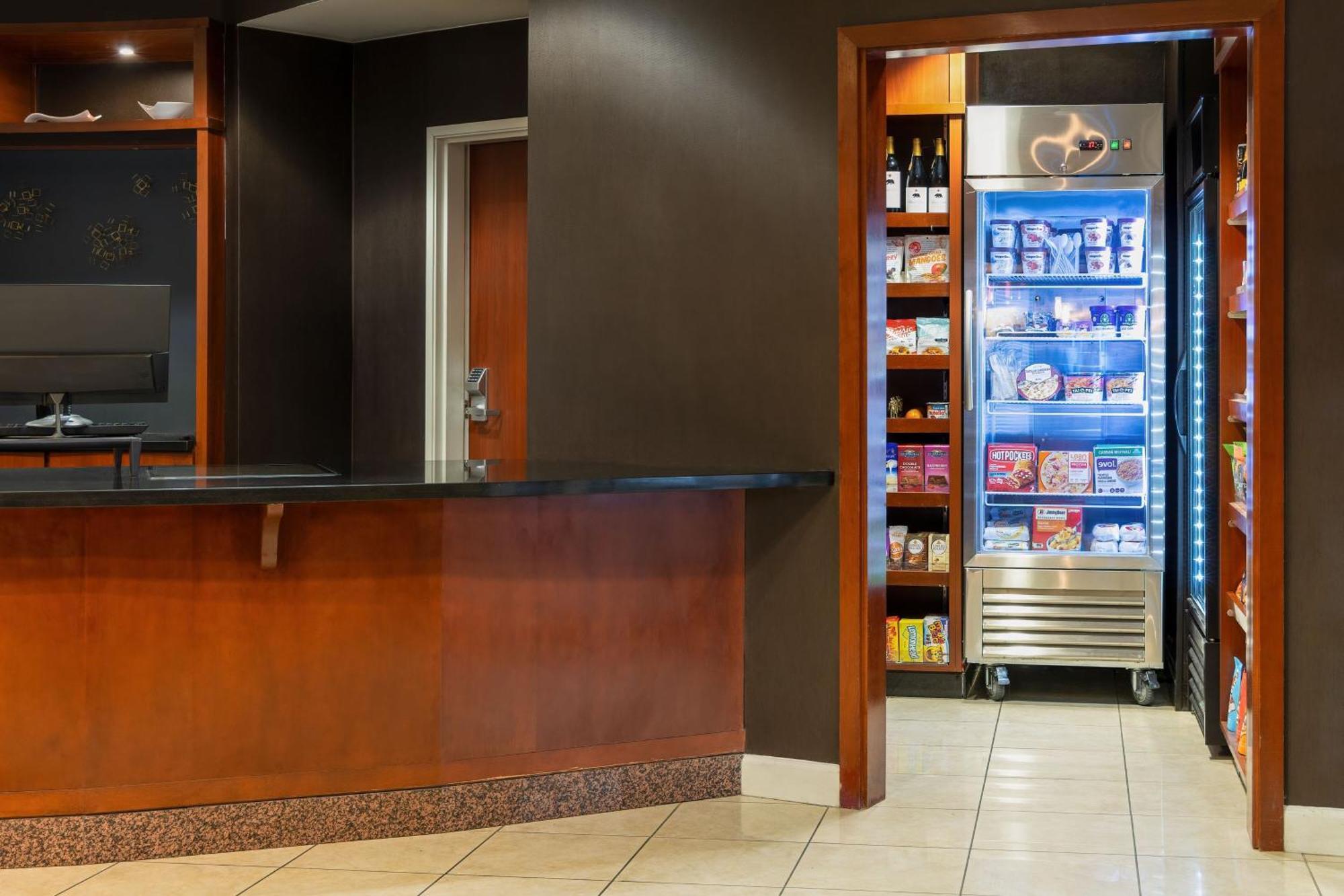 Courtyard By Marriott Ontario