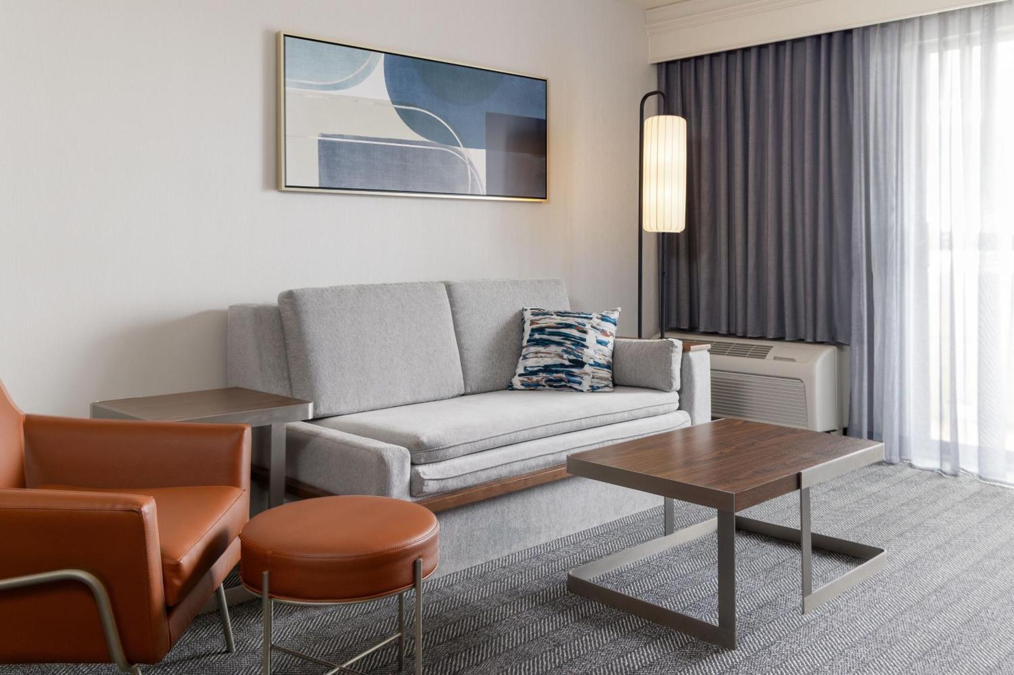 Hotel Courtyard By Marriott Ontario 3*