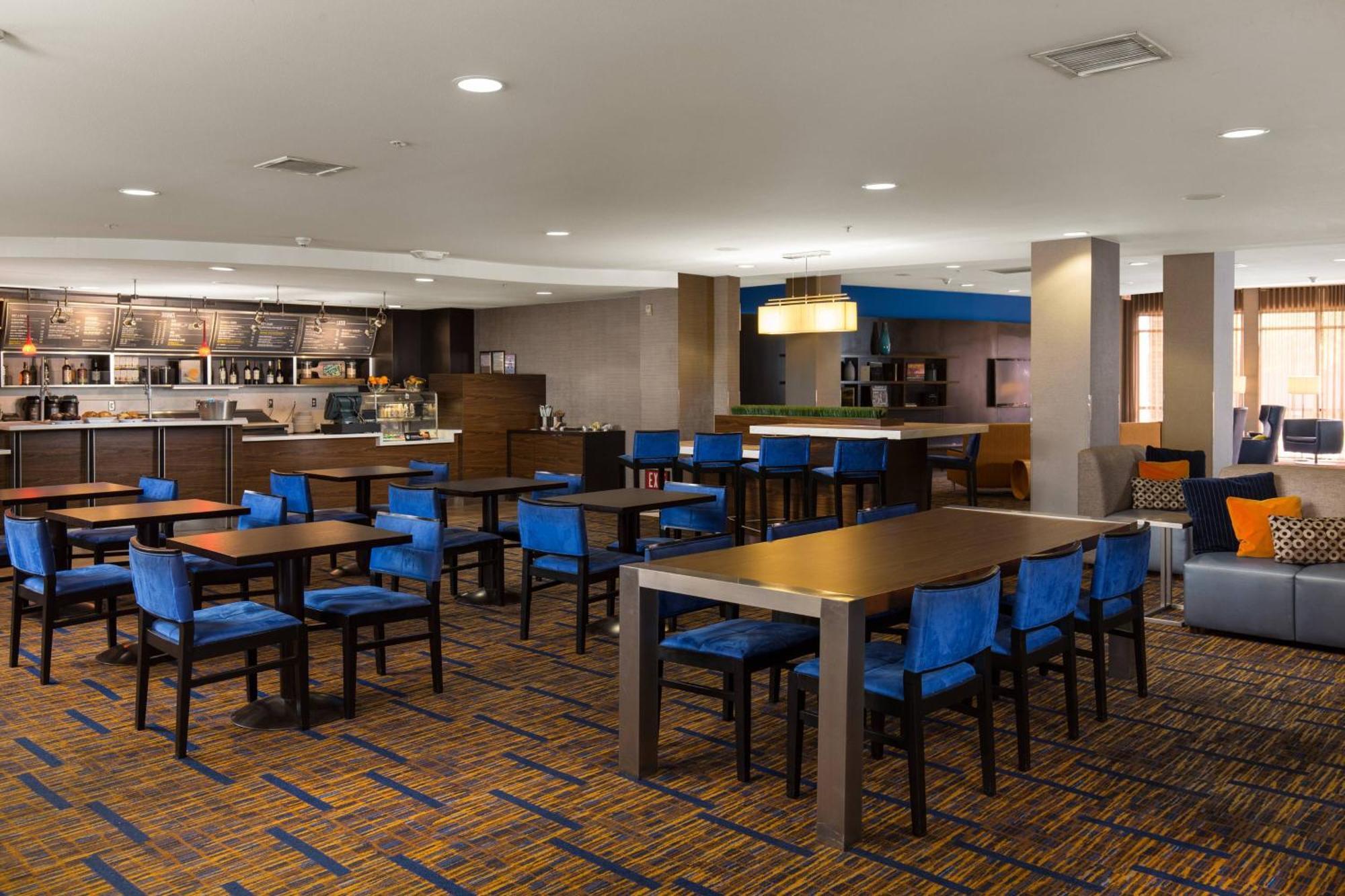 Courtyard By Marriott Ontario Hotel