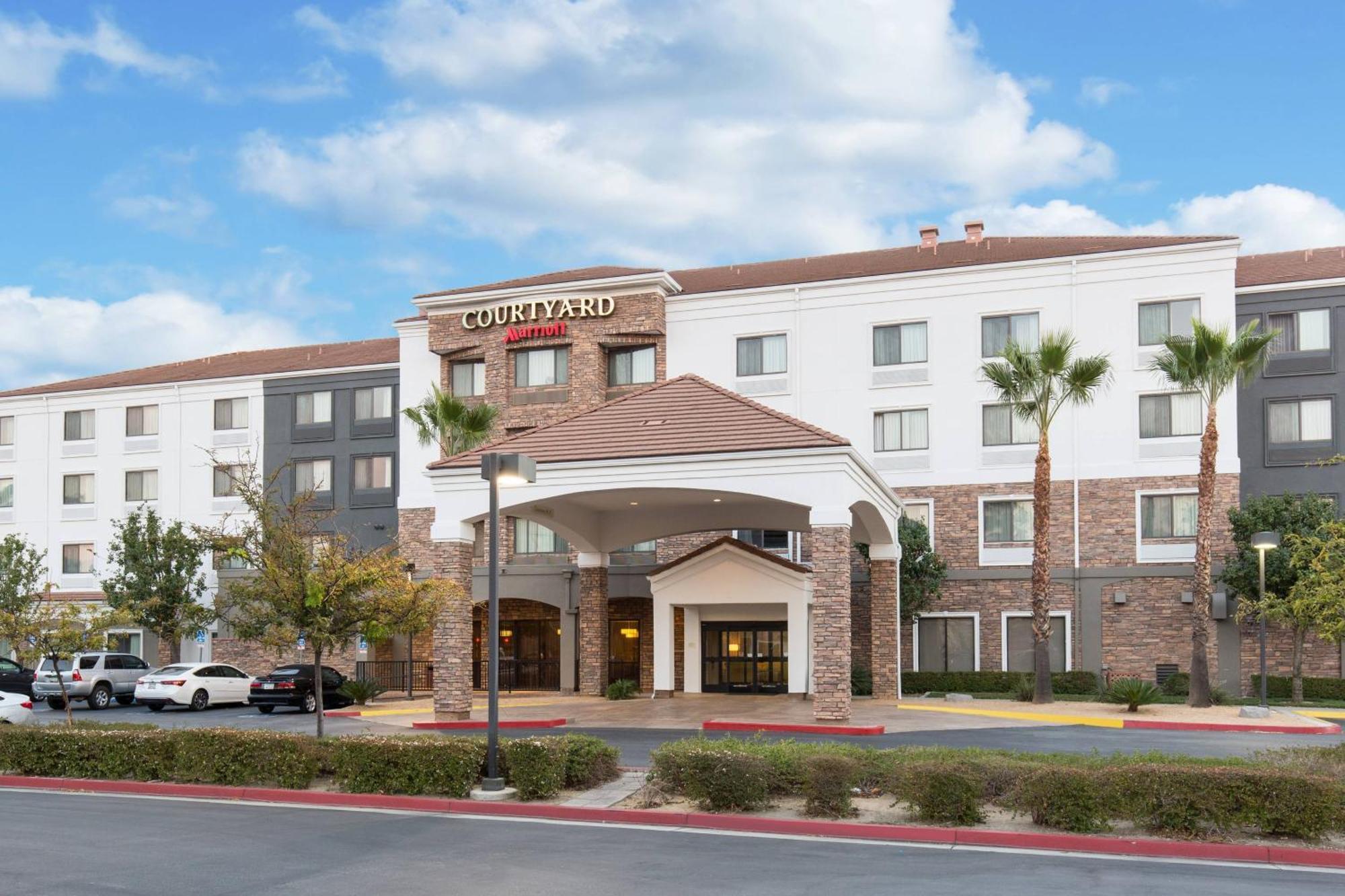 Courtyard By Marriott Ontario Hotel