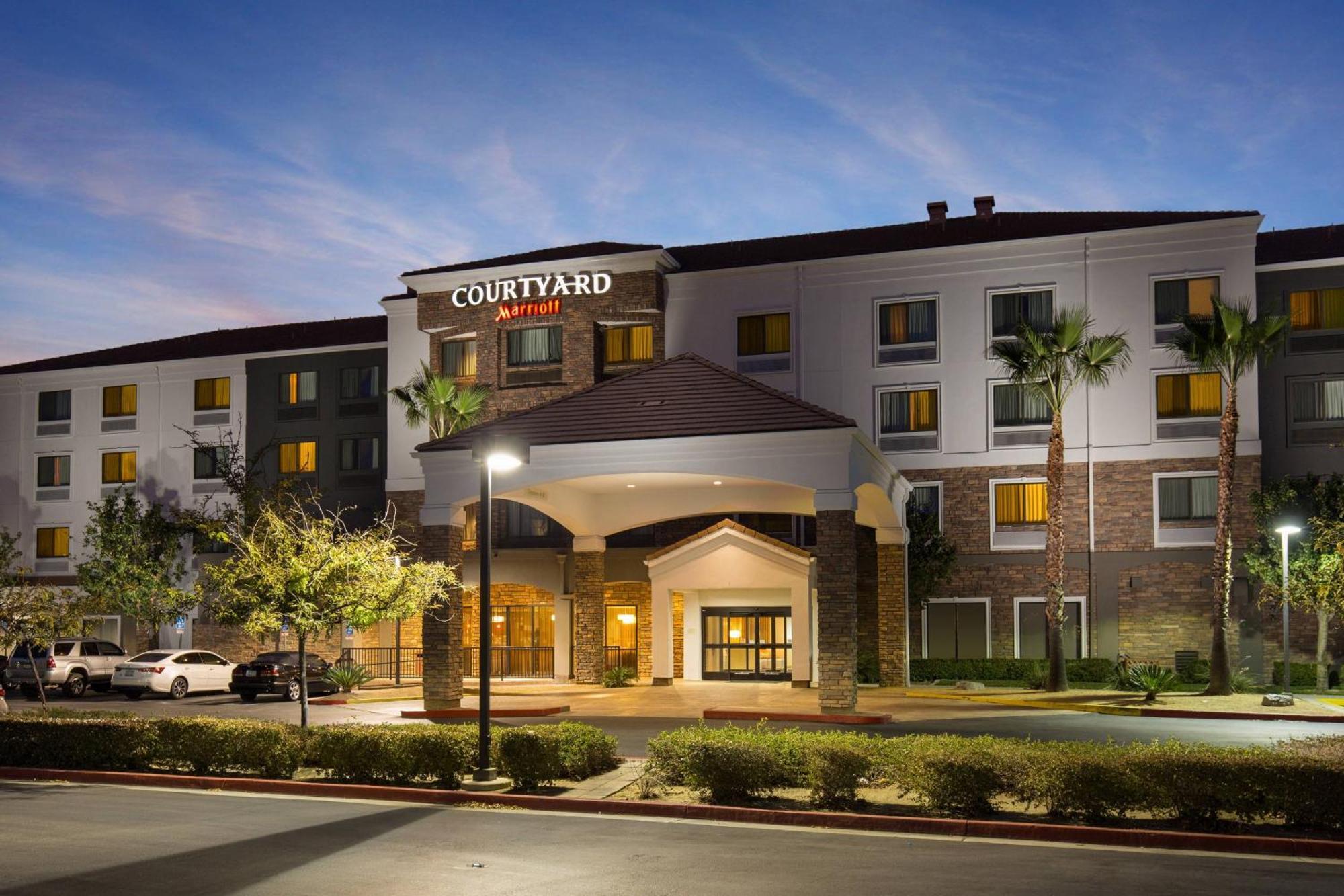 Courtyard By Marriott Ontario Hotel 3*