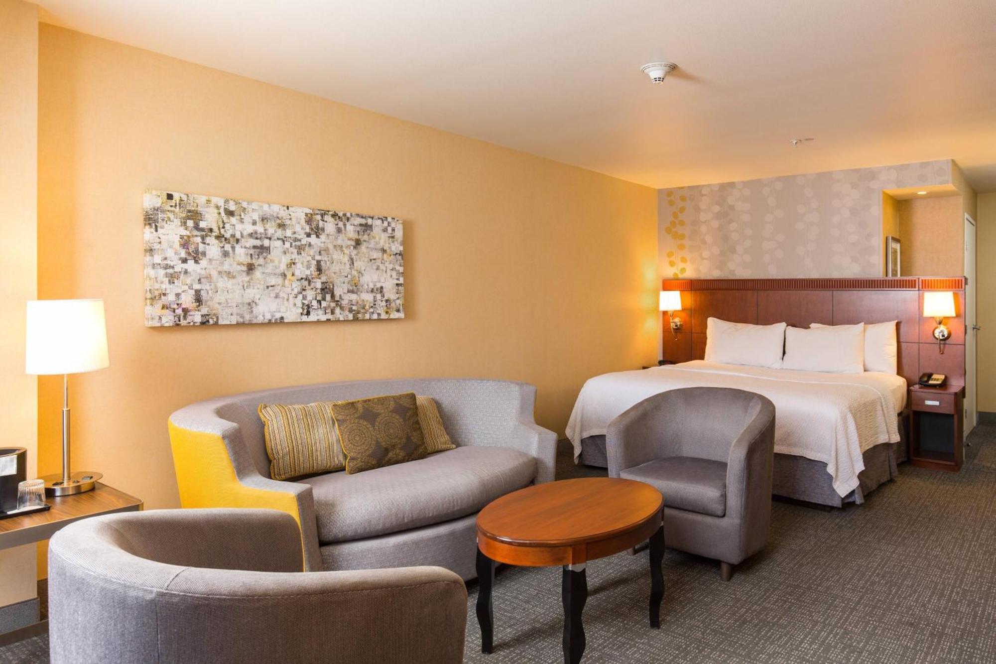Courtyard By Marriott Ontario 3*