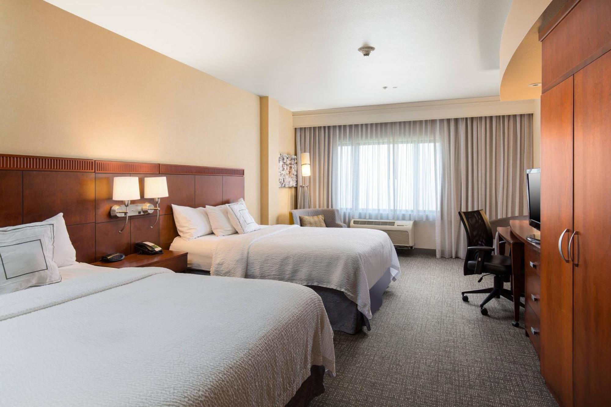 Hotel Courtyard By Marriott Ontario 3*