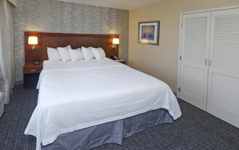 Hotel Courtyard By Marriott Ontario 3*